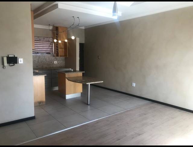2 BEDROOM APARTMENT FOR SALE IN VANDERBIJLPARK SE 4